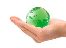 Grüner Globus in Hand.jpg
